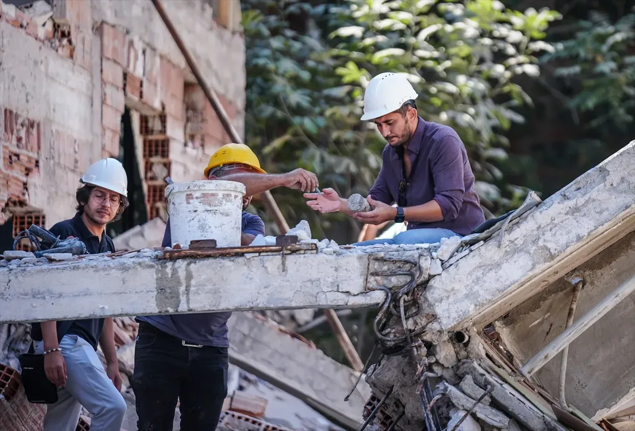 Bakan Kurum Balıkesir depreminin bilançosunu açıkladı