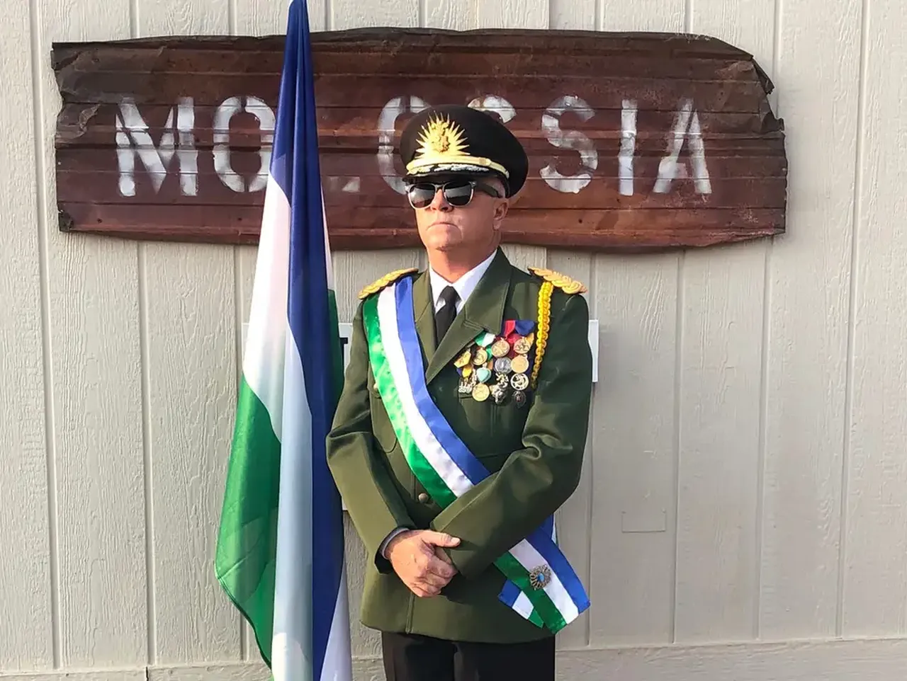 Bir mikroulus daha: Kendi ülkesini kurdu, 'iyiliksever diktatör'e ait 40 nüfuslu, turist de alıyor