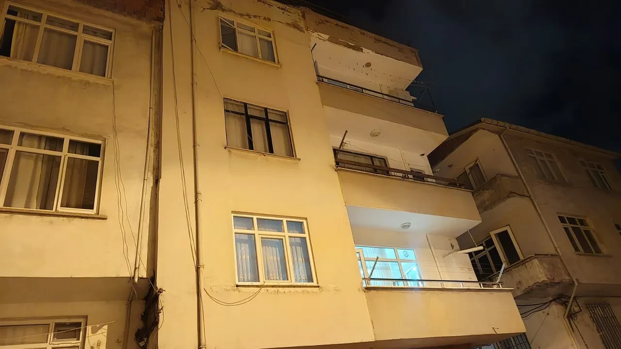 Eşini öldürüp kendini vurdu! Ayrı yaşayan çiftin kavgası kanlı bitti