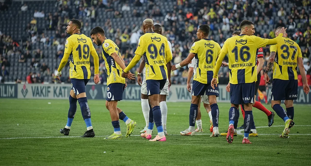 Exxen CANLI Fenerbahçe maçı yayında! Maç başlamak üzere