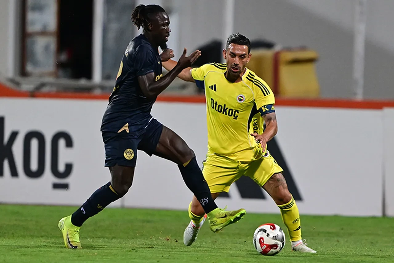 Fenerbahçe Feyenoord maçı nereden izlenir, hangi kanalda, şifresiz mi? Şampiyonlar Ligi'nde kritik mücadele