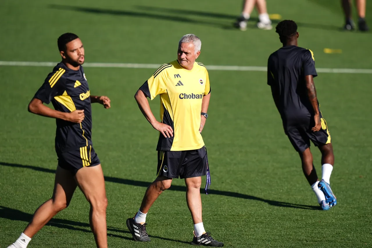 Fenerbahçe tamam ya da devam maçında! Mourinho'nun Feyenoord 11'i belli oldu!