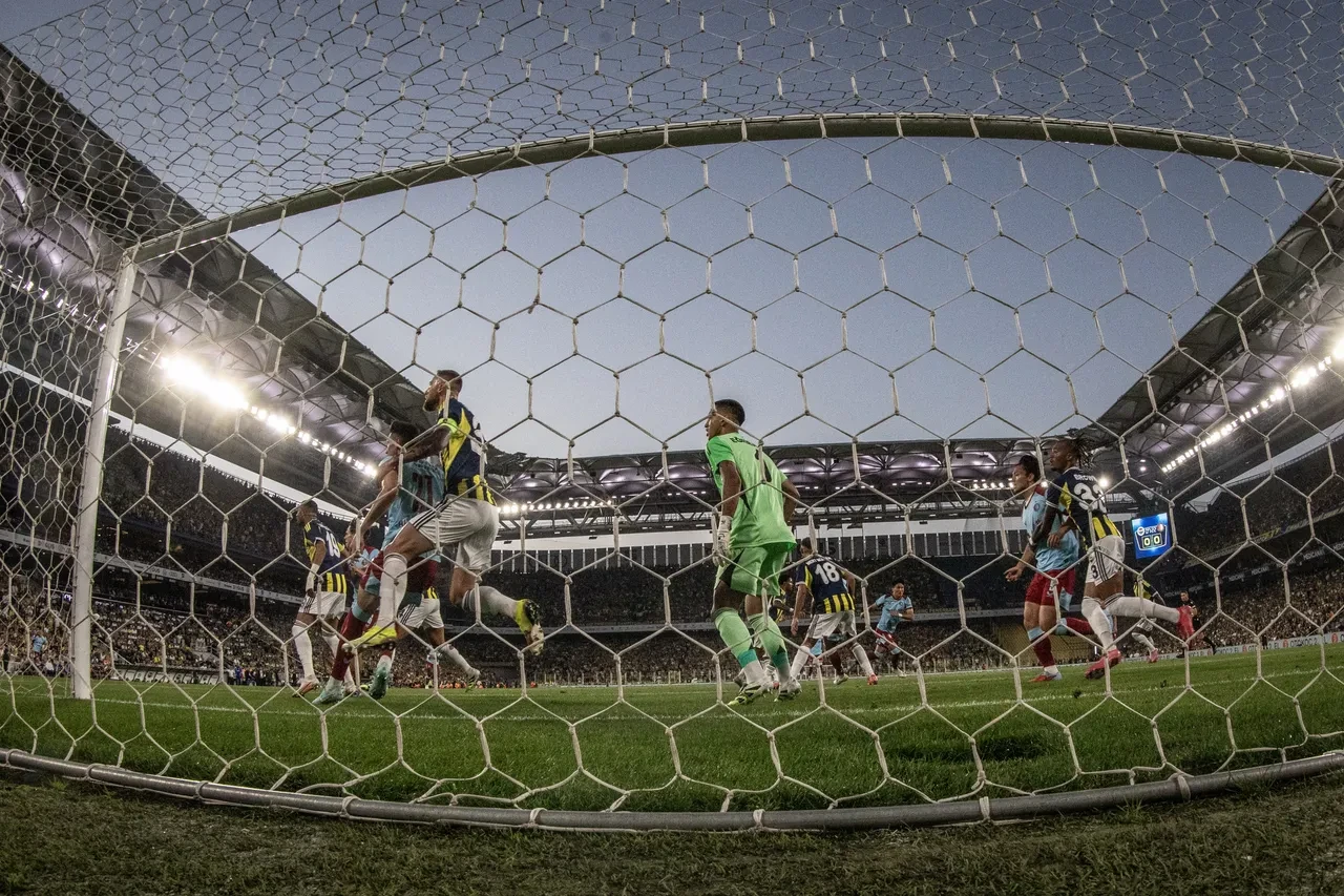 Feyenoord, Kadıköy'den çıkamadı: Fenerbahçe adını play-off'a yazdırdı!