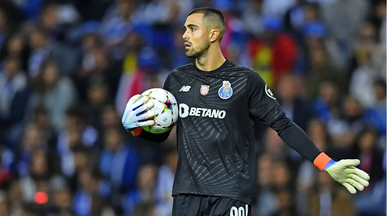 Galatasaray, yeni sezon öncesi kaleci transferi için rotasını Portekiz'e çevirdi.