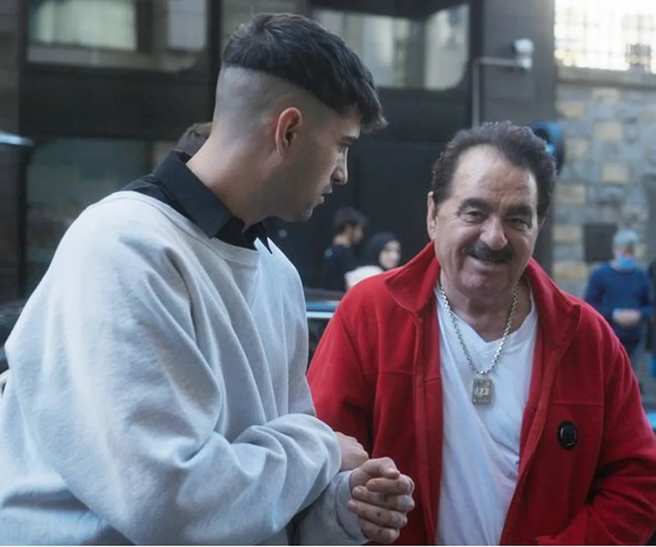 İdo Tatlıses babası İbrahim Tatlıses'i köşeye sıkıştırdı: Annem mavi gözlü değil, kime yazdın