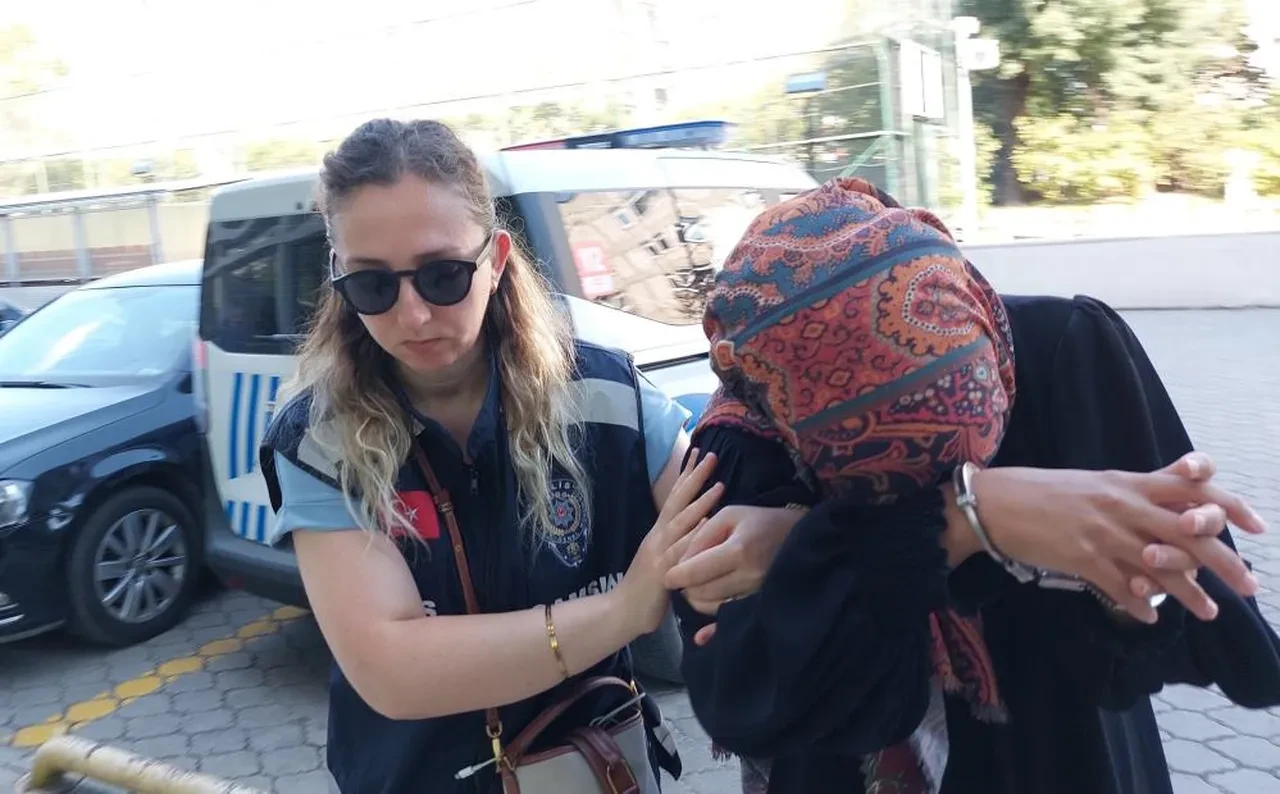 Kimseye güven kalmadı! Komşusu anahtarı kopyaladı! Çaldığı altınlarla otomobil aldı 