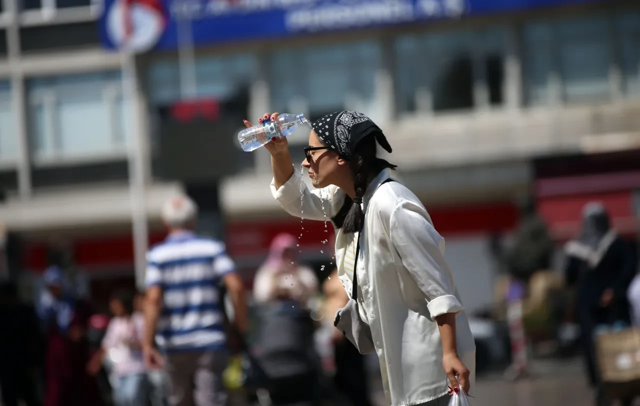 Meteoroloji 4 ilde sarı kodlu alarm verdi: Fırtına, sağanak ve sıcak hava bir arada