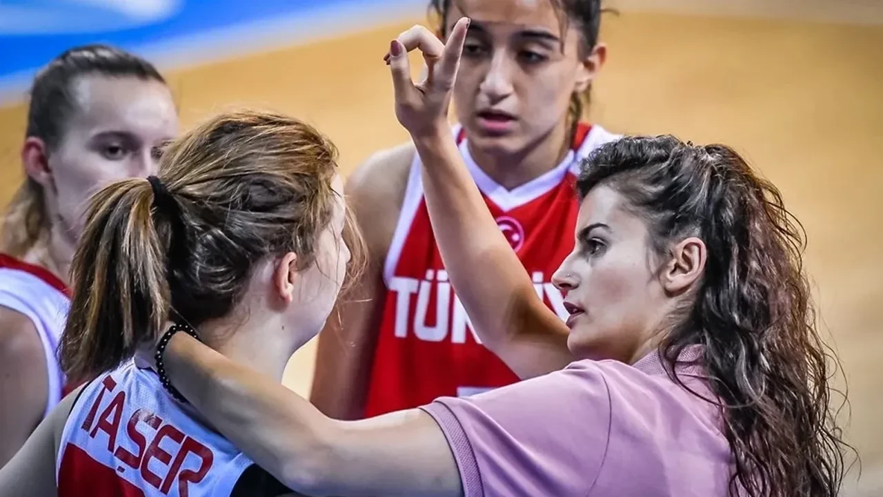 Milli Takım'ın eski doktoruydu! Kolunda serumla ölü bulundu: Yatak odasında dikkat çeken not