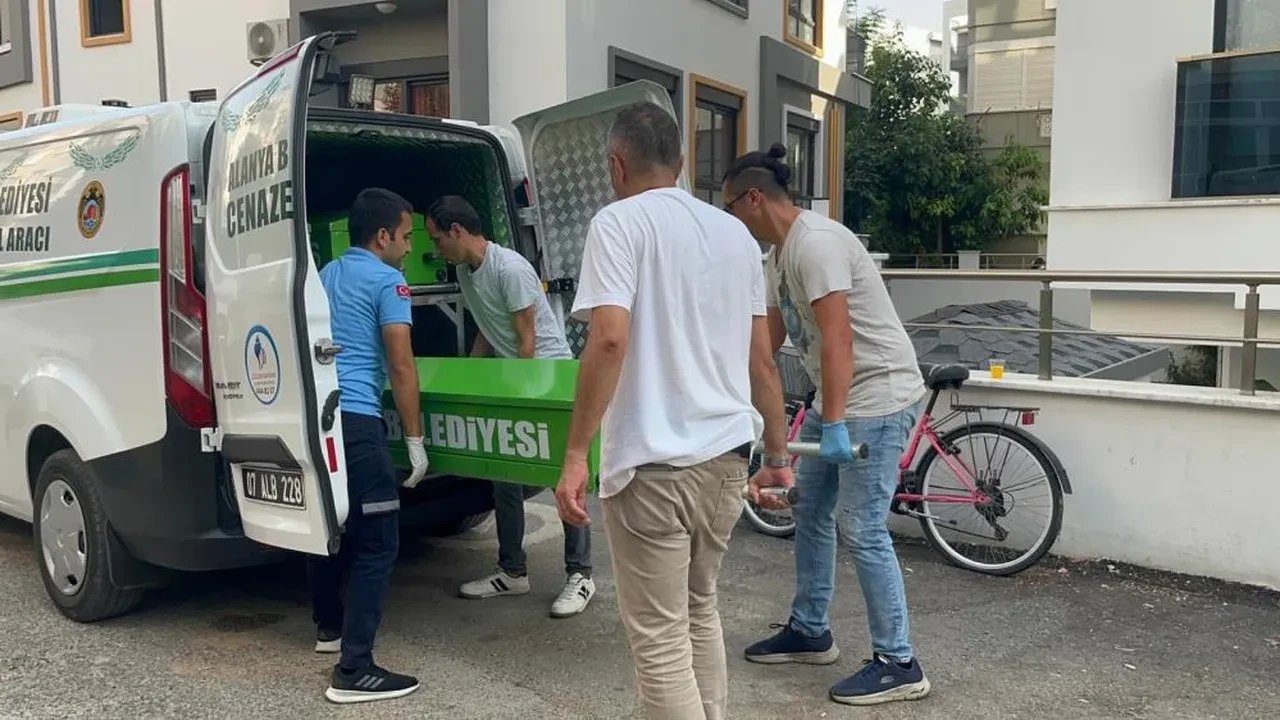 Antalya'da dehşet! Evde birlikte yaşadığı kişiyi öldürüp emlakçıyı aradı