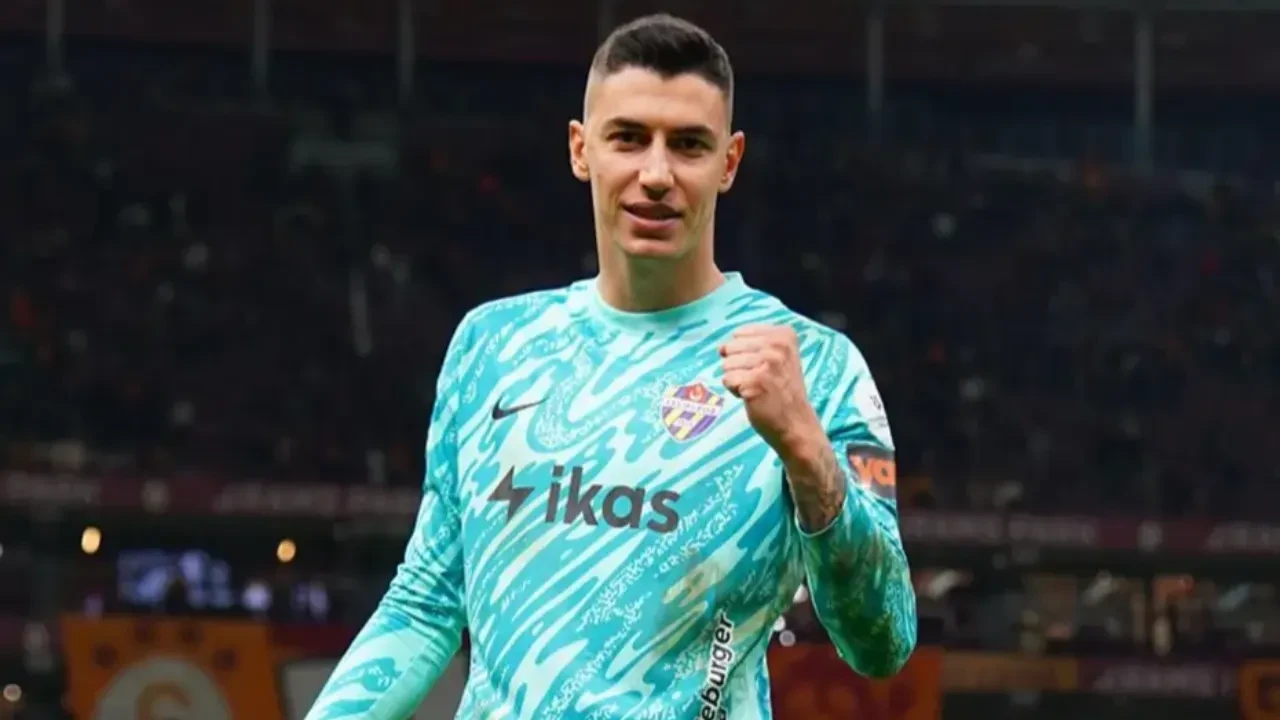 Berke Özer'den kariyer imzası: Fenerbahçe detayı şaşırttı! 
