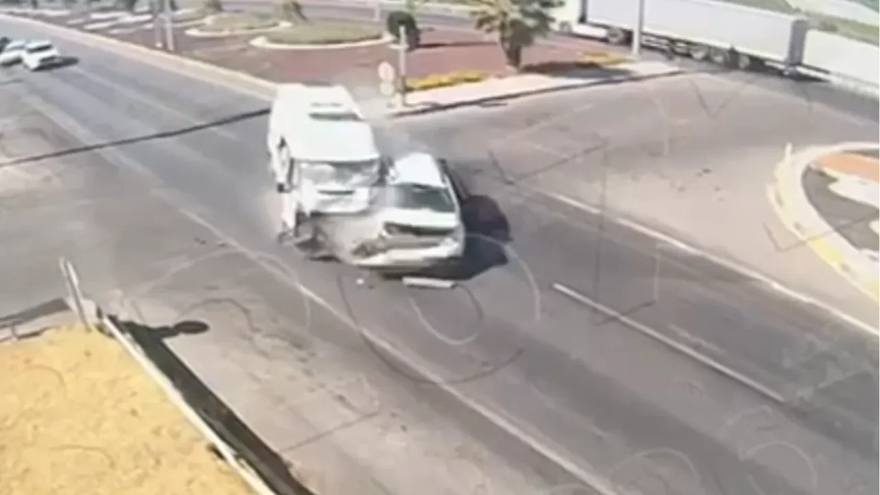 Feci ambulans kazası: 1 ölü 7 yaralı! Dehşet veren anlar kamerada