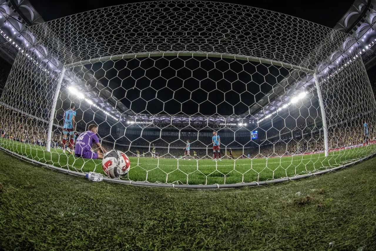 Feyenoord galibiyeti sonrası Rıdvan Dilmen'den dikkat çeken yorum! 'Çok büyük bir dünya yıldızı...'