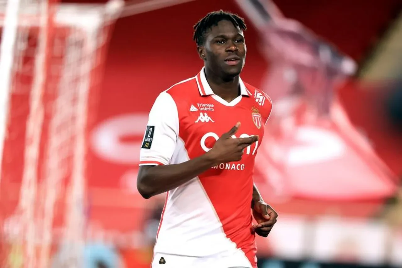 Galatasaray'da transfer bombası! Bir yıldız daha İstanbul'a geliyor: Kritik 24 saat detayı