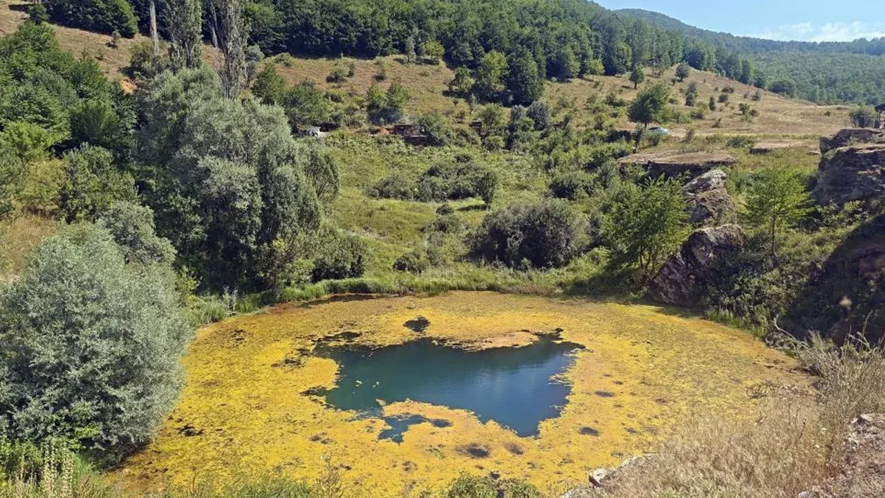 Herkes buraya akın ediyor! Bozkırdaki timsah gözü: Altından başka göllerle bağlantısı var