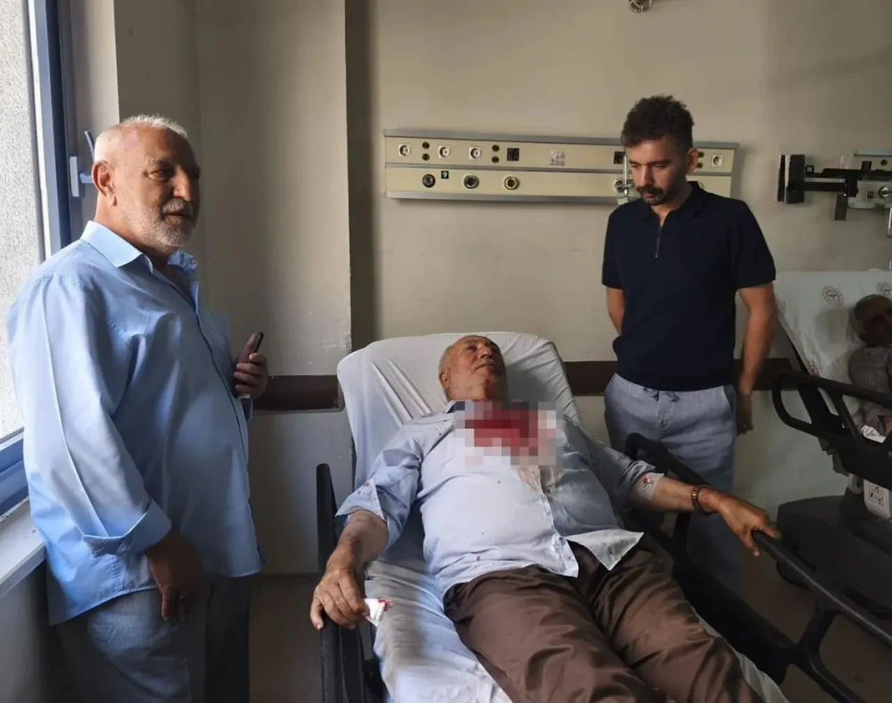 Kavgayı ayırmak istemişti! İmamı da dövdüler