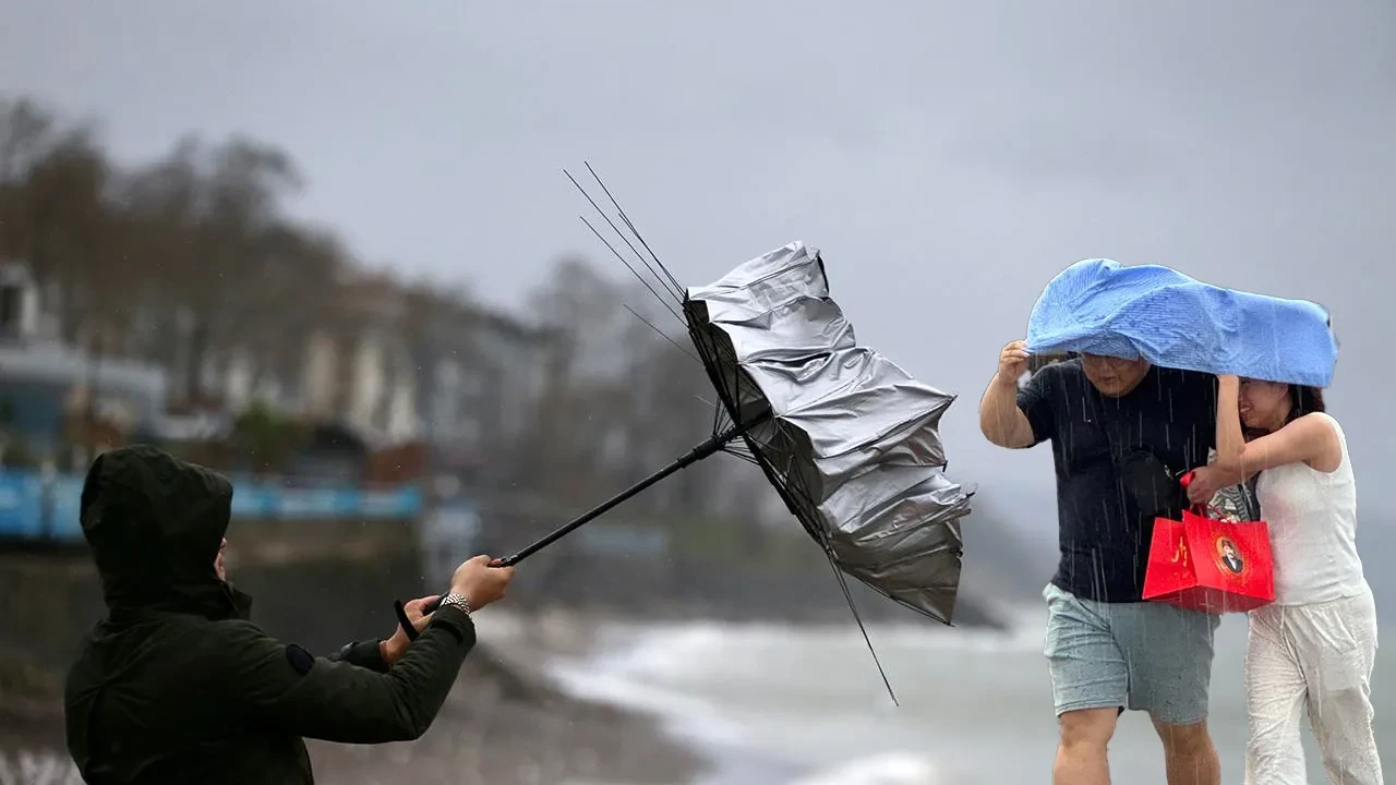 Meteoroloji 11 ili sarı kodla uyardı: Marmara ve Ege'de fırtınaya, Doğu Karadeniz'de yağmura dikkat!