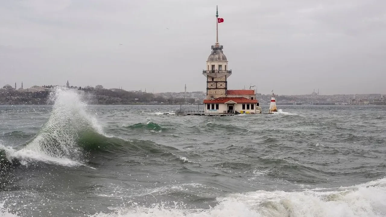 Meteoroloji 11 ili sarı kodla uyardı: Marmara ve Ege'de fırtınaya, Doğu Karadeniz'de yağmura dikkat!