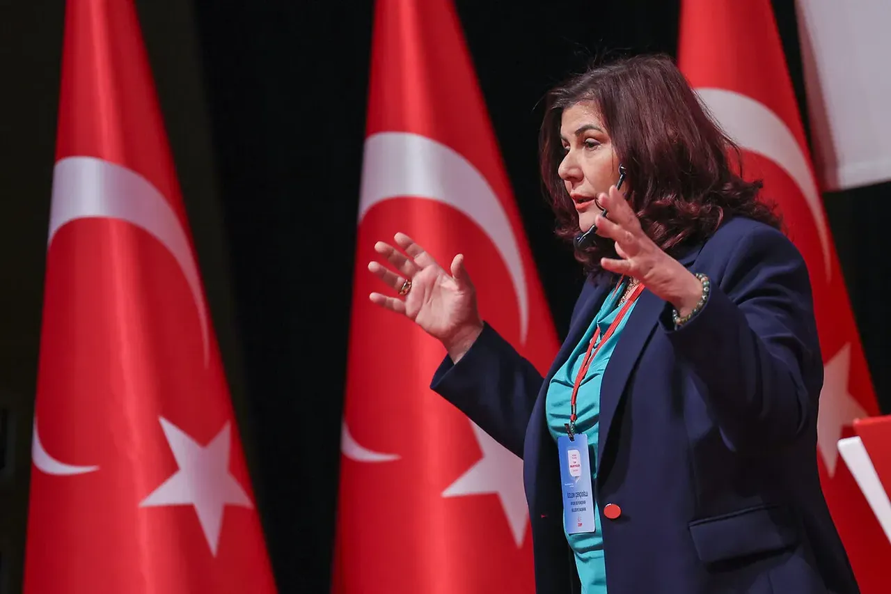 Özlem Çerçioğlu AK Parti'ye geçiyor mu? Çok konuşulan iddia için ilk açıklama geldi 