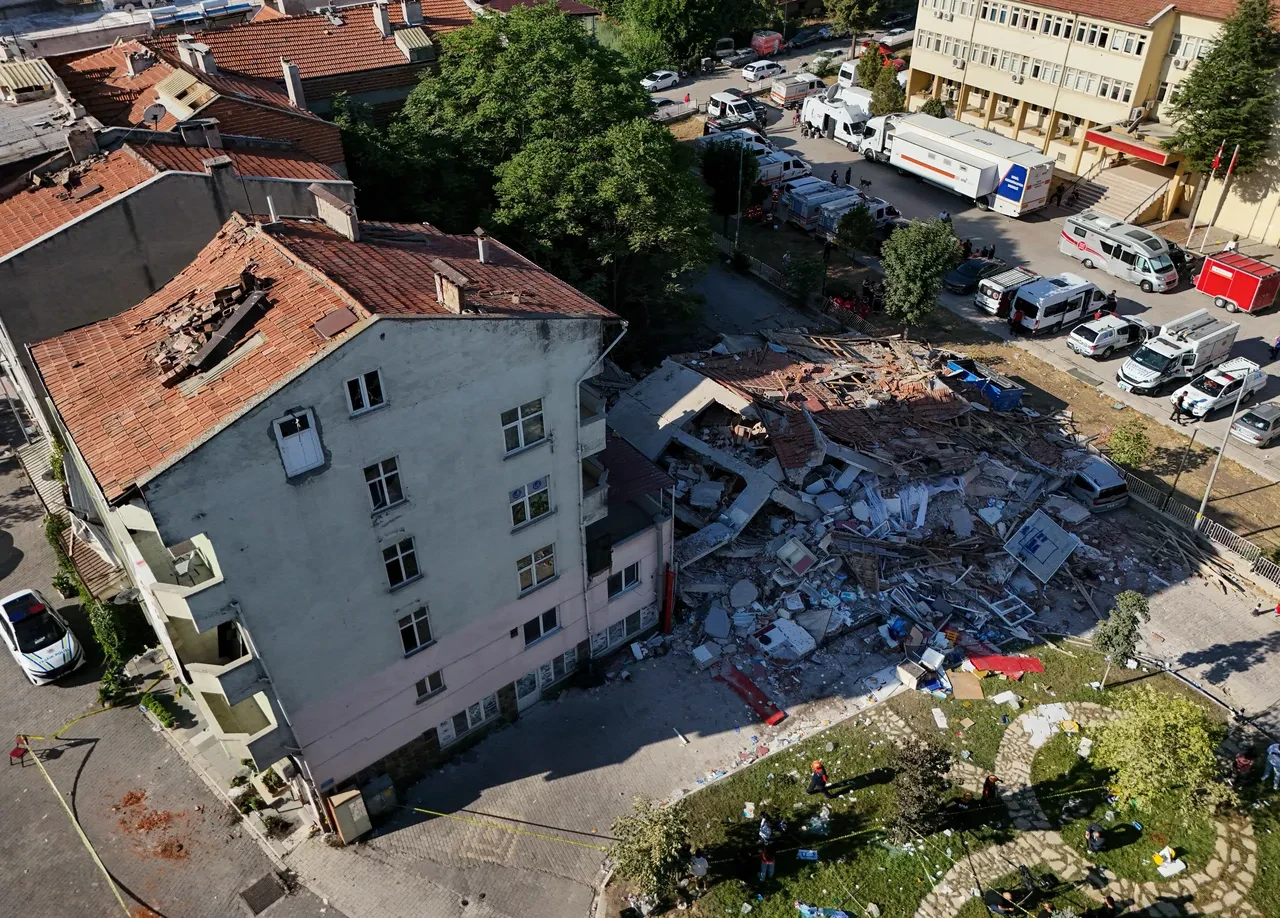 Son dakika | Balıkesir'de artçılar korkutmaya devam ediyor! Gece yarısı bir deprem daha