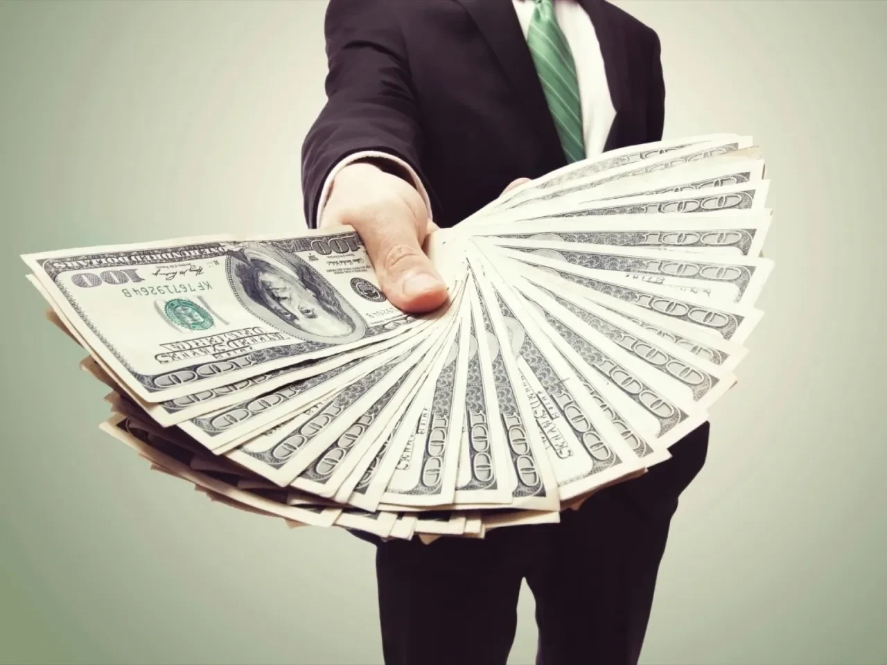 Tüketici şikayetleri alıp sattı! Şimdi paraya para demiyor