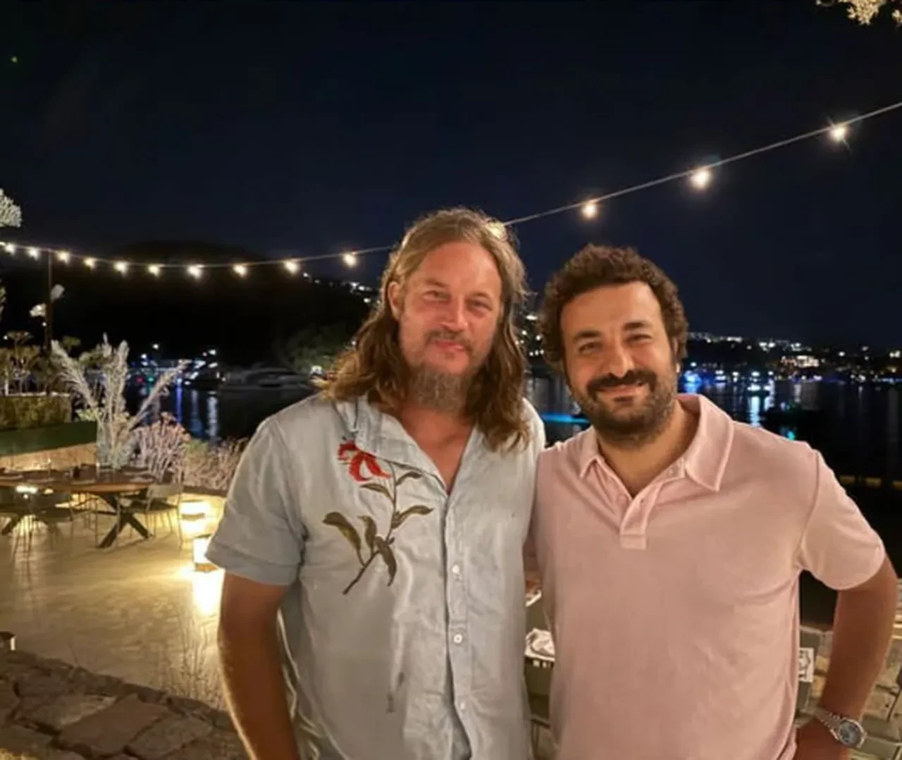 Vikings'in yıldızı Travis Fimmel Bodrum'u tercih etti! Hasan Can Kaya ile buluştu