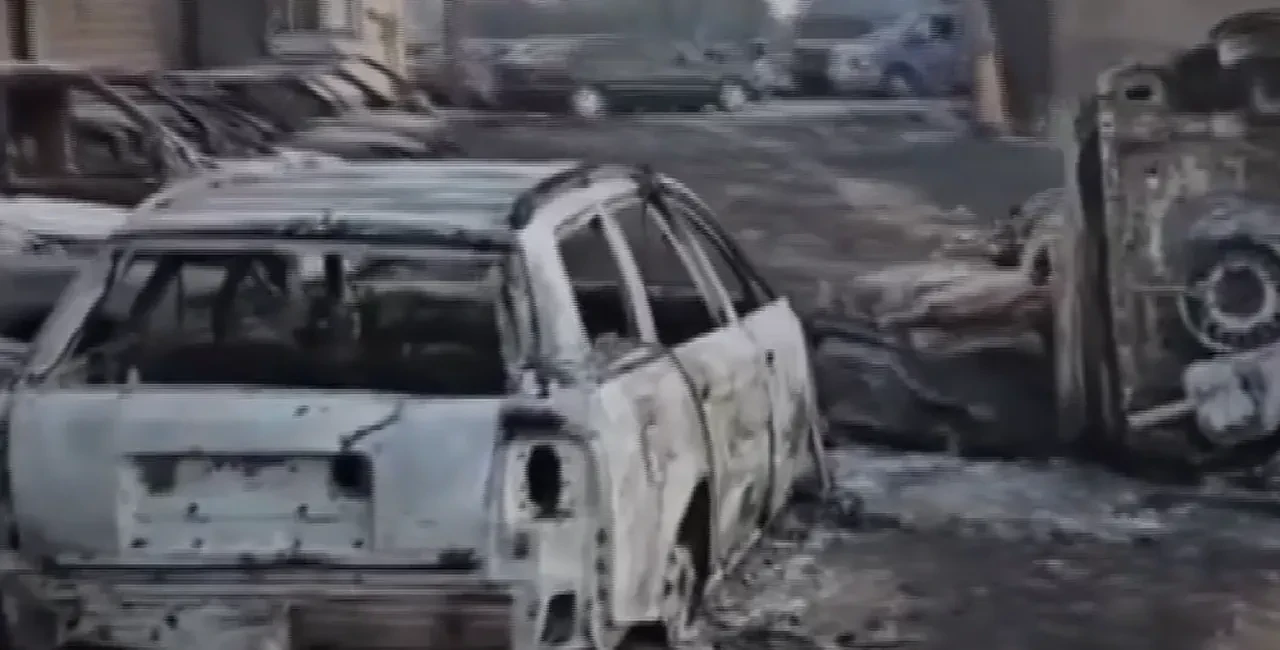 Yunanistan’da yüzlerce araç yanarak kül oldu!