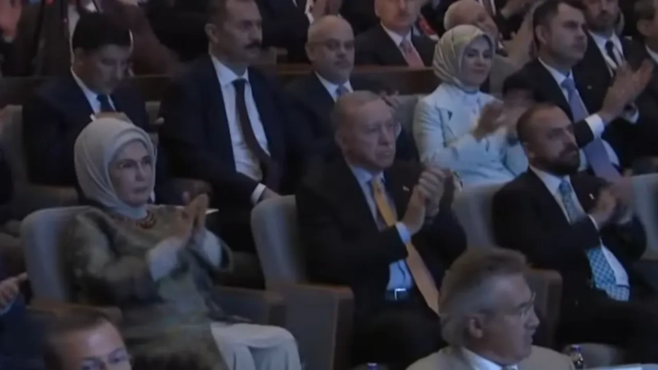 AK Parti'nin 24. kuruluş yıl dönümü programında dikkat çeken anlar! Herkes hata zannetti: 