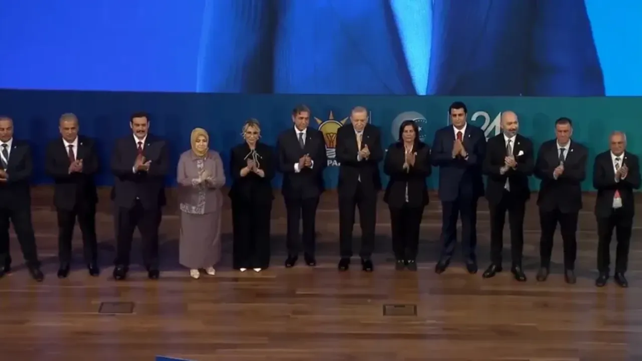 AK Parti'ye geçen isimler listesi! Bugün rozetler takıldı