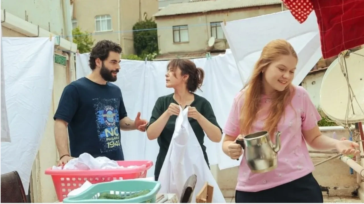 Akın Akınözü ve Serra Arıtürk'lü Veliaht dizisinin yayın tarihi belli oldu