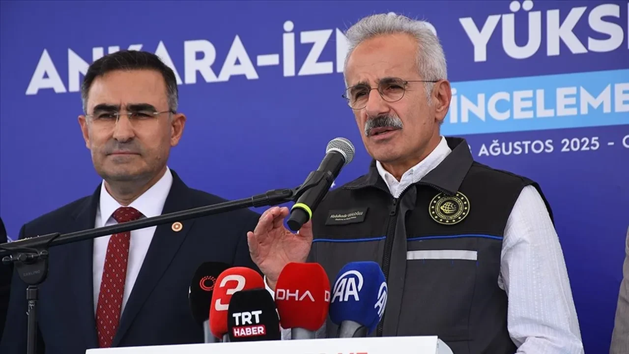 Ankara İzmir hızlı tren ne zaman açılacak? Bakan Uraloğlu istasyonları açıkladı