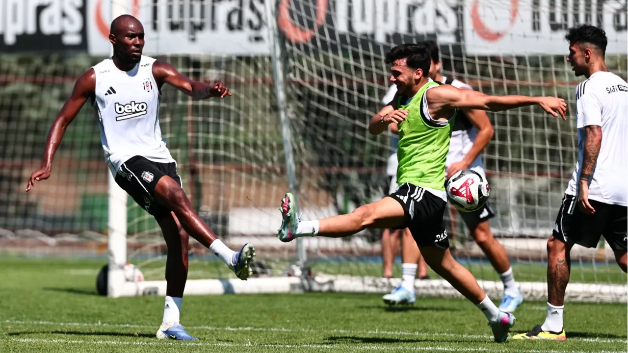 Beşiktaş'ta şok ayrılık! Büyük beklentiyle gelen oyuncuyla yollar ayrılıyor
