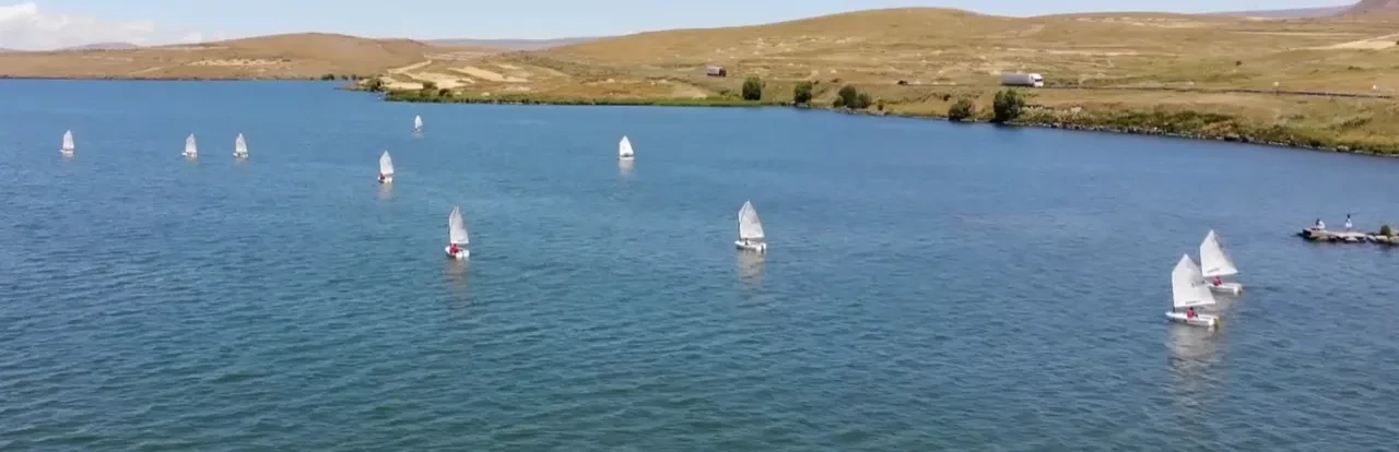 Çıldır Gölü'nde yelken sporu heyecanı: 6 şehirden çok sayıda sporcu yarıştı!