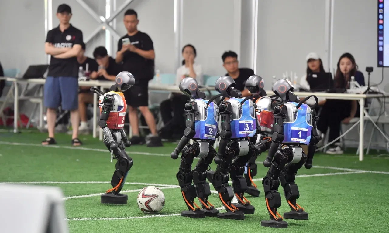 Çin, robotların yeteneklerini test edeceği dünyanın ilk insansı robot oyunlarına ev sahipliği yapacak