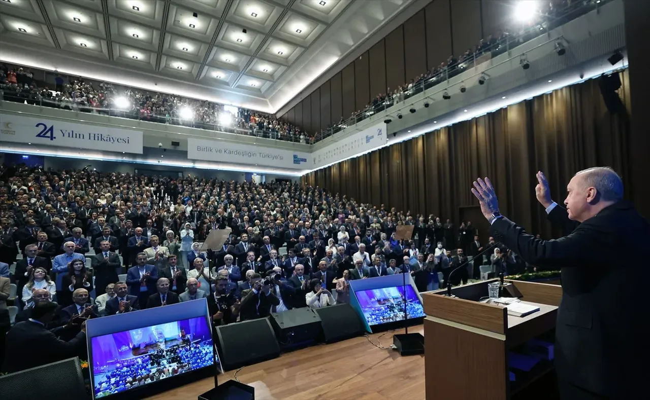 Cumhurbaşkanı Erdoğan'dan AK Parti'ye geçecek CHP'lilere saldıranlara net mesaj: 'Hadi oradan diyorum'