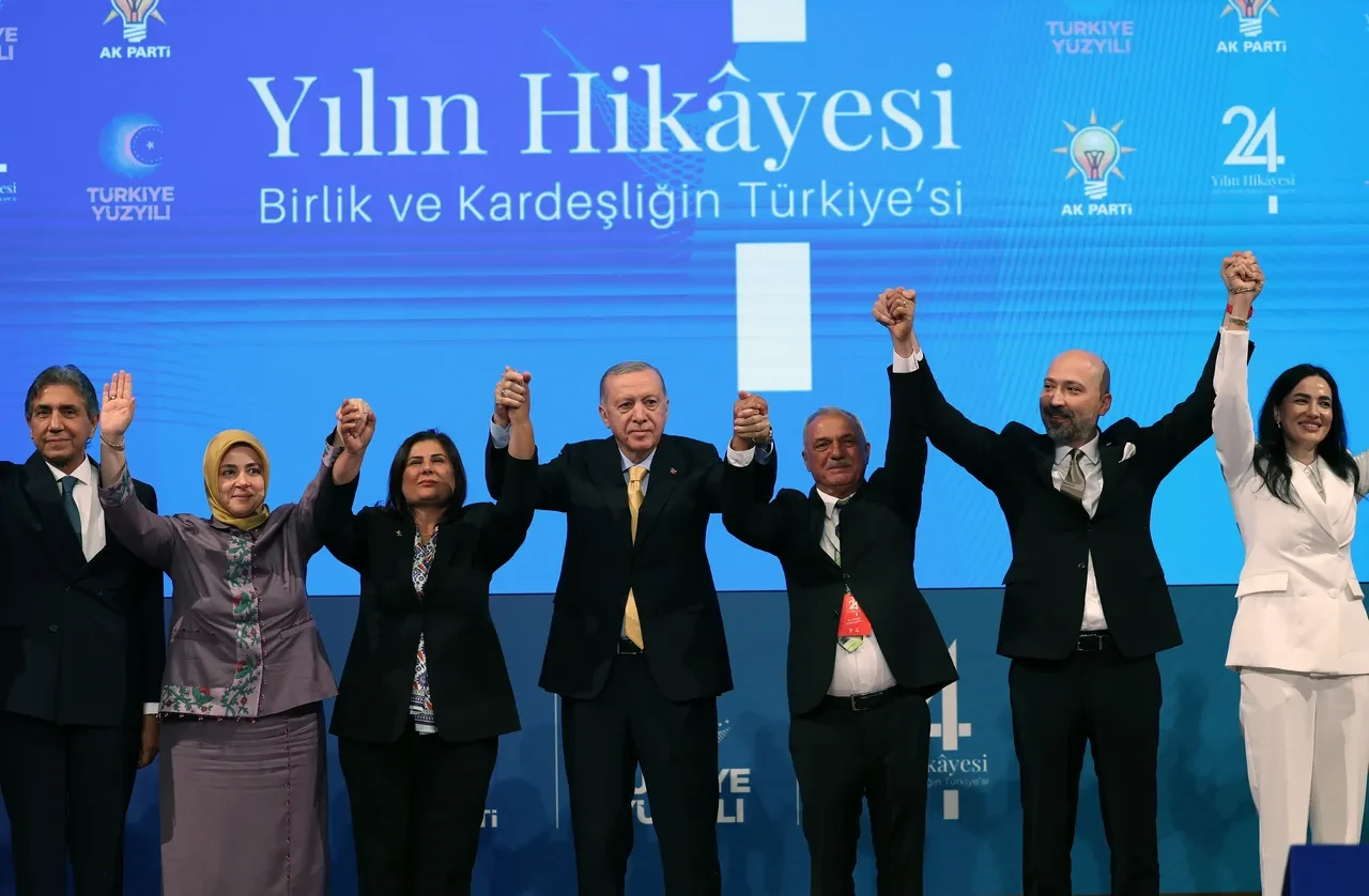 Cumhurbaşkanı Erdoğan'dan AK Parti'ye geçecek CHP'lilere saldıranlara net mesaj: 'Hadi oradan diyorum'