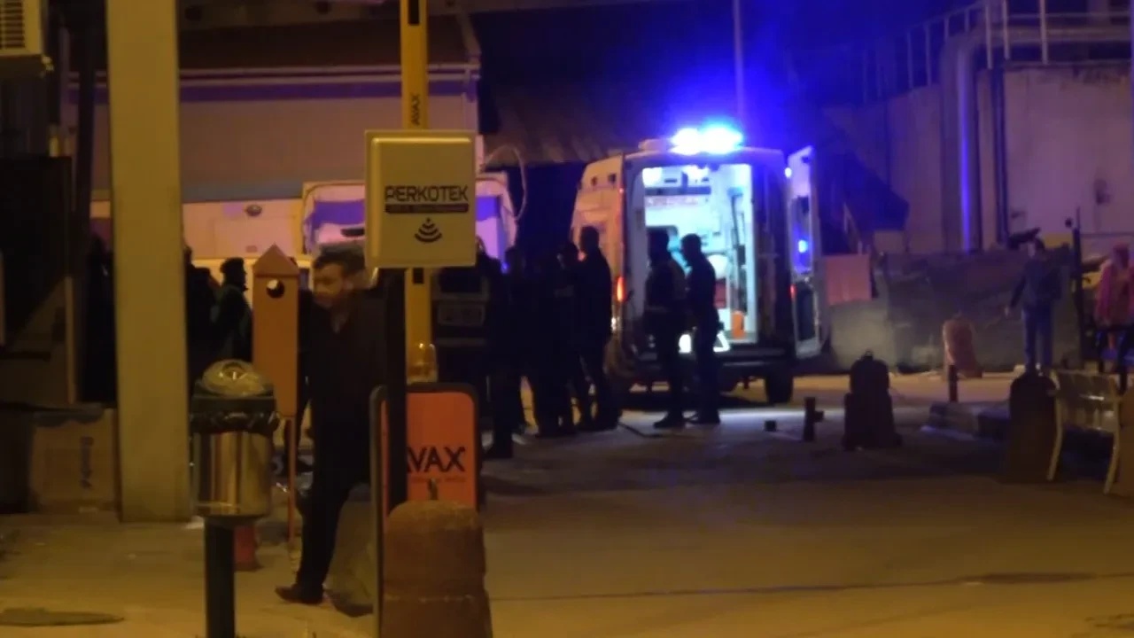 İzinsiz tezgah açmak isteyenler kavga çıkardı: Zabıta memurlarını bıçakladılar