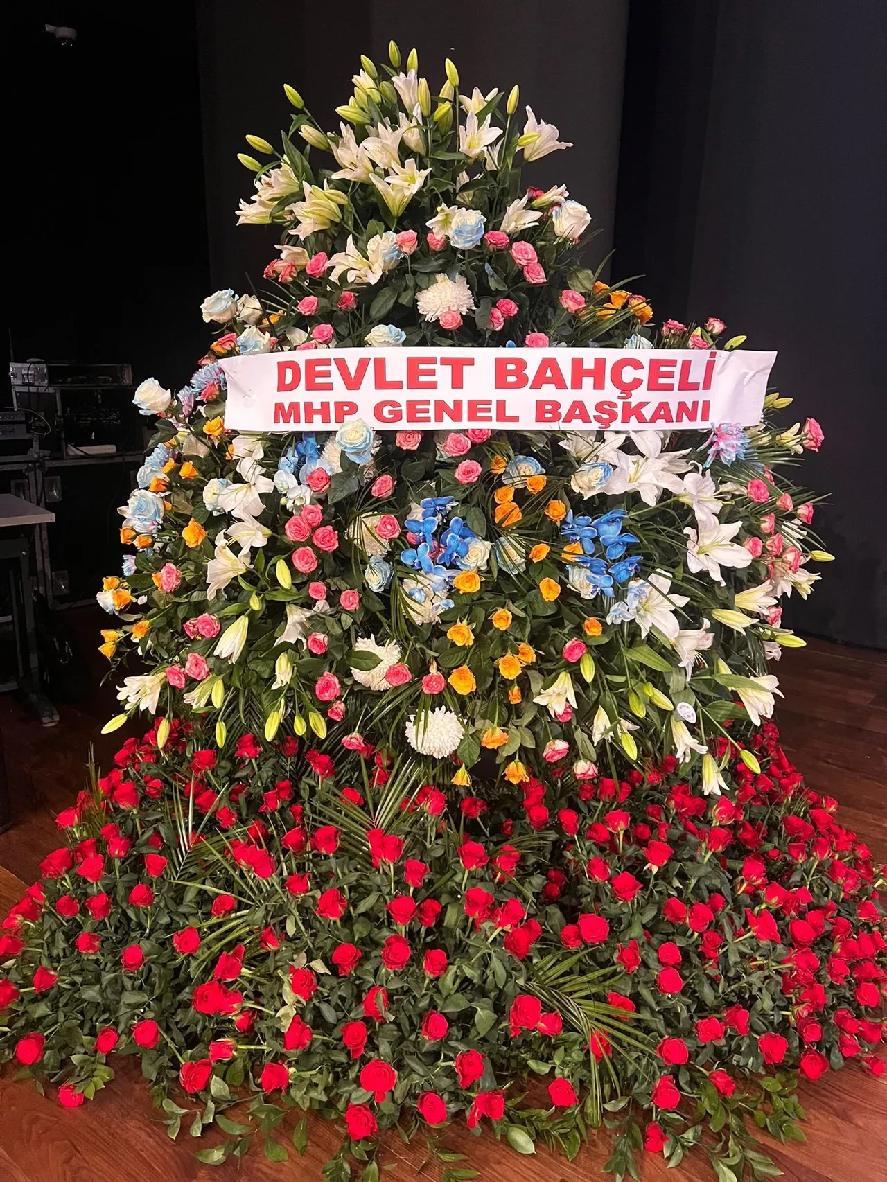 MHP lideri Bahçeli'den anlamlı çiçek! Anlamı dikkat çekti