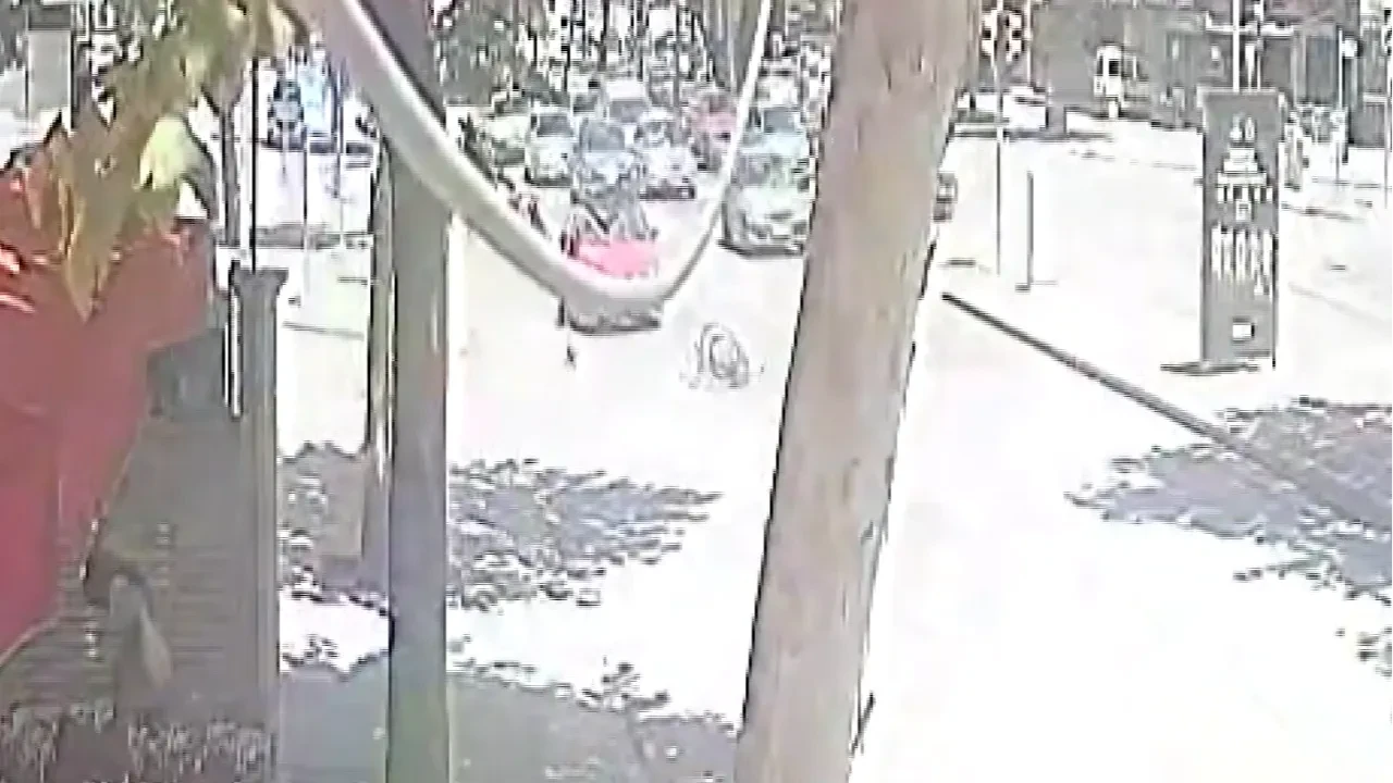 Otomobilin çarptığı bisikletlinin hayatını kaybettiği kaza kamerada