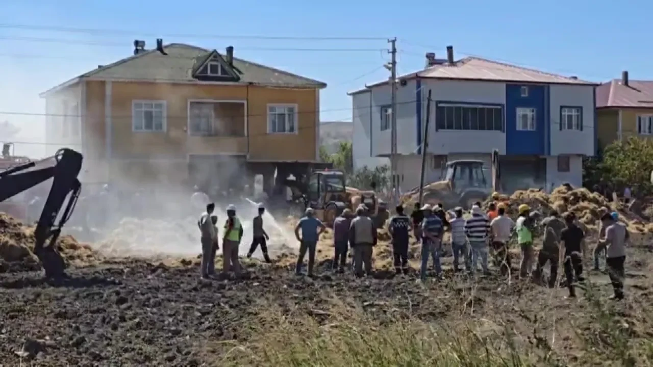 Samanlar yandı, evin altı alevlere teslim oluyordu! Felaketten kıl payı kurtuldular