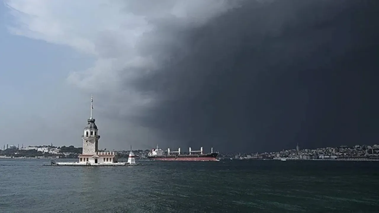 AKOM İstanbul için fırtına uyarısı yaptı! Çok kuvvetli geliyor