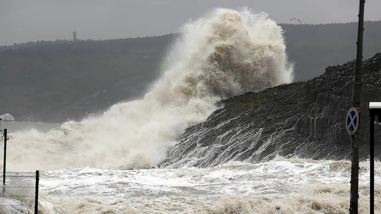 AKOM İstanbul için fırtına uyarısı yaptı! Çok kuvvetli geliyor