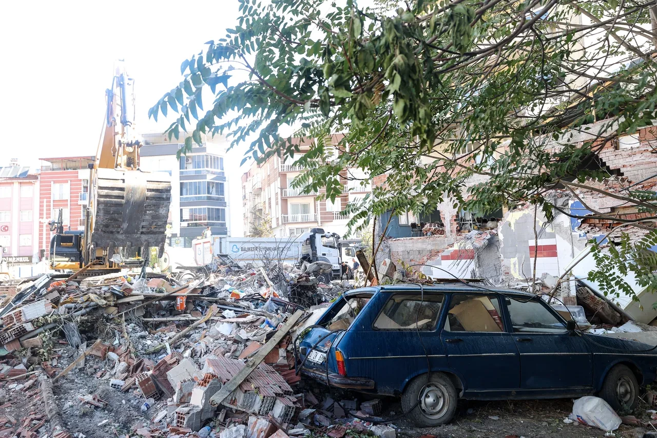 Balıkesir depremi sonrası uzmanı uyardı! "Artçılar sürecek, kırsalda durum vahim"