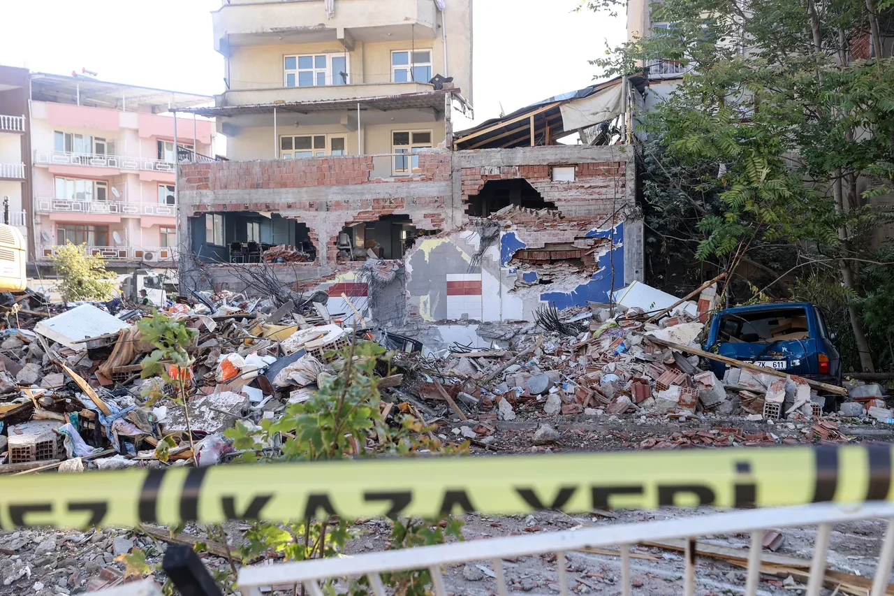 Balıkesir depremi sonrası uzmanı uyardı! "Artçılar sürecek, kırsalda durum vahim"
