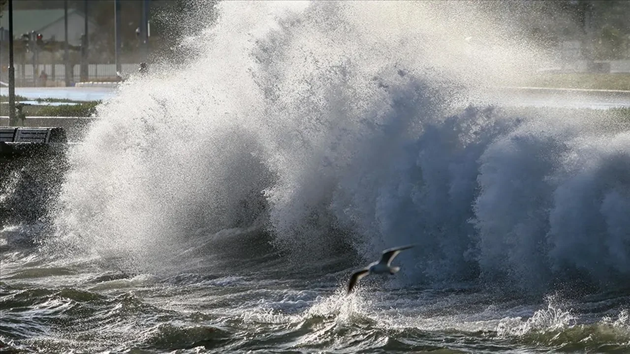 Deniz ulaşımına fırtına engeli! Seferler peş peşe iptal edildi