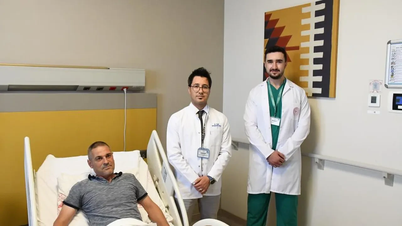Doktorlar bile şaşkına döndü! Vücudundan tam 100 tane taş çıktı