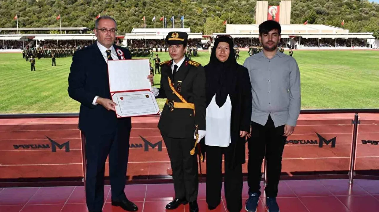 Elif Nur Halisdemir kimdir? Şehit Ömer Halisdemir’in kızı teğmen oldu