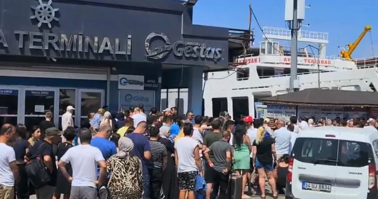 Fırtına seferleri iptal ettirdi: Tatilciler Balıkesir adalarında uzun kuyruklar oluşturdu!