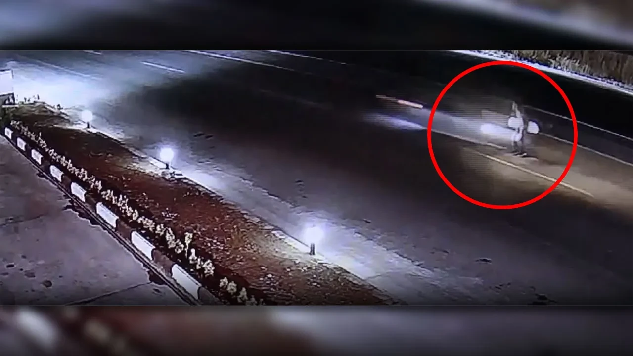Gece vakti korkunç kaza! Yolun karşısına geçmeye çalışırken hayatından oldu