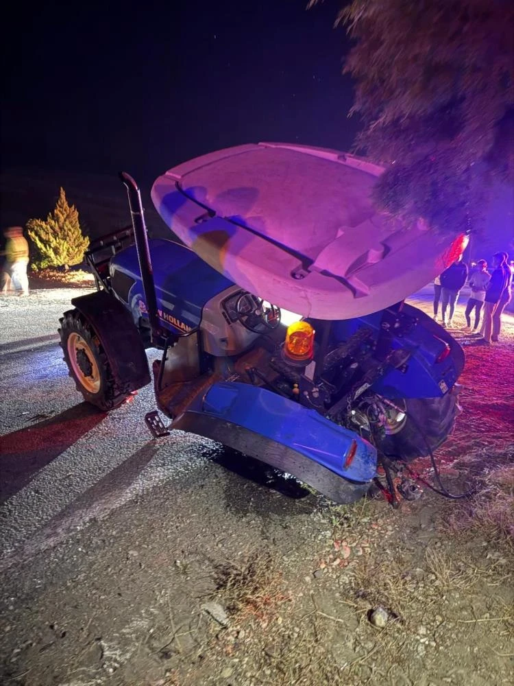 Burdur'da traktör ile TOGG çarpıştı 6 kişi yaralandı