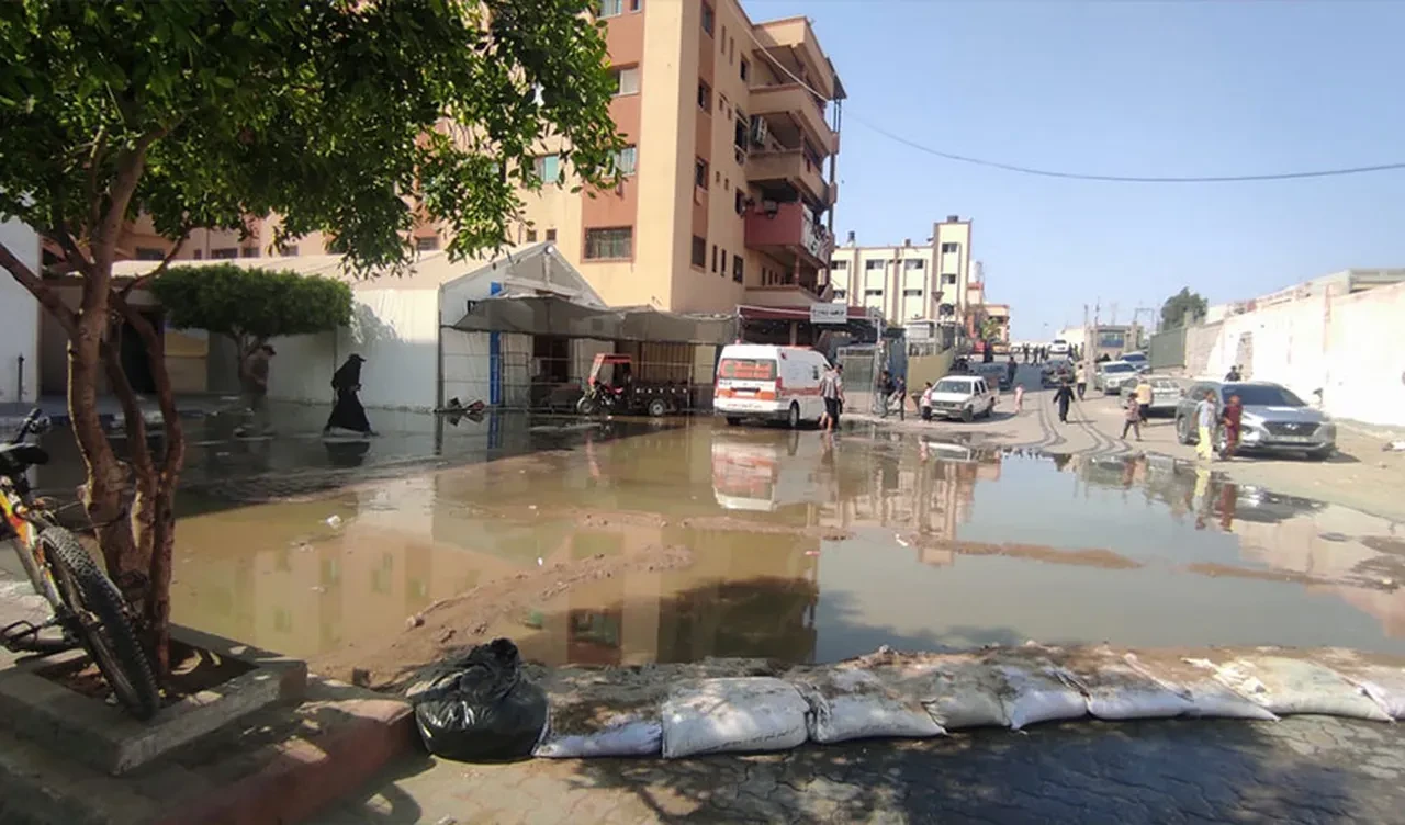 İsrail'in saldırısı kanalizasyonu havaya uçurdu! Nasser Hastanesi sular altında kaldı